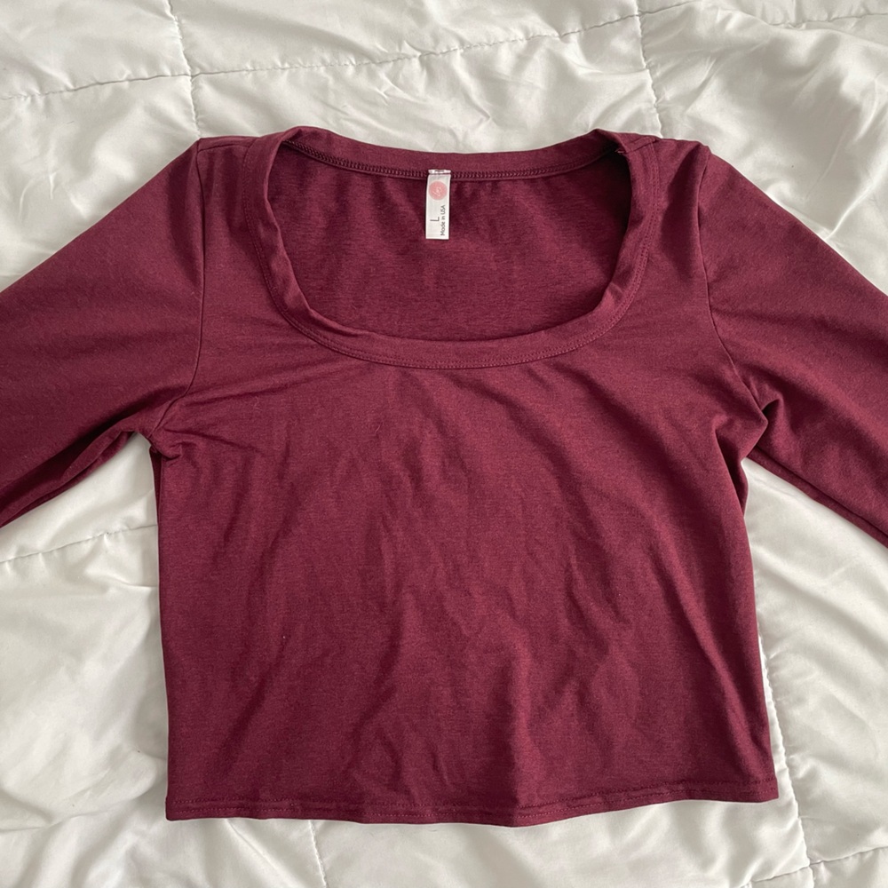 LOVE ON COLLECTION Long Sleeve Crop